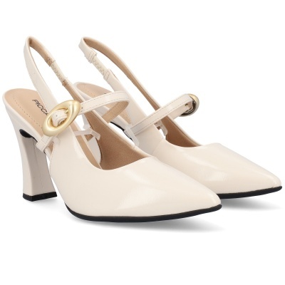 Sapatos de salto alto creme com fivela dourada e sola preta