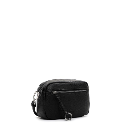 Bolsa preta em imitação de pele com fecho e detalhe metálico