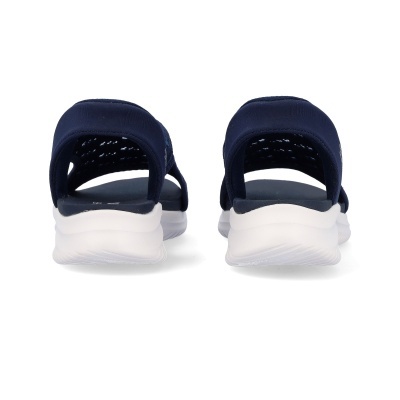 Sandálias desportivas azuis com sola branca vistas por trás