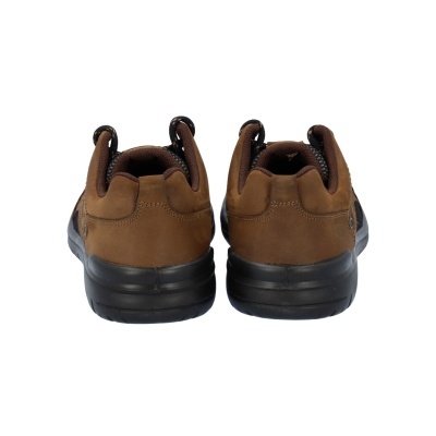 Sapatilhas castanhas de couro com sola preta vistas de trás