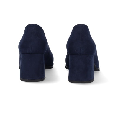 Sapatos salto alto quadrado em camurça azul escuro vistos de trás