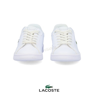 Ténis brancos Lacoste com logo de crocodilo e atacadores brancos