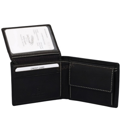 Carteira preta aberta de pele com espaços para cartões e janela para identificação.