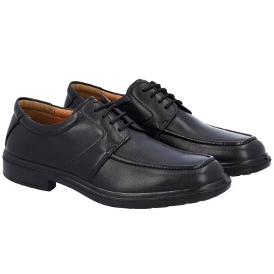 Sapatos masculinos pretos em pele com atacadores