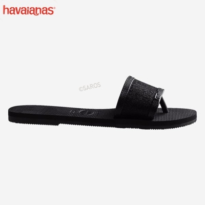 Chinelo slide preto Havaianas com logo vermelho