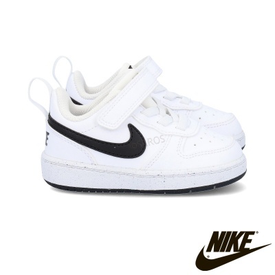 Par de sapatilhas infantis Nike em branco com faixa preta e velcro