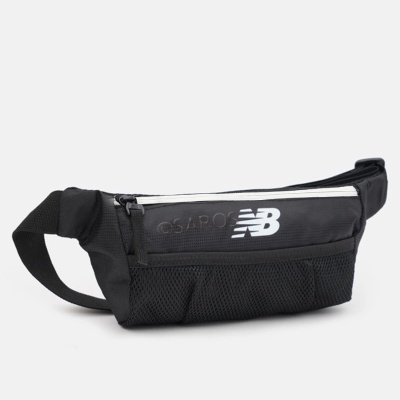 Bolsa pochete preta com fecho branco e bolso de rede