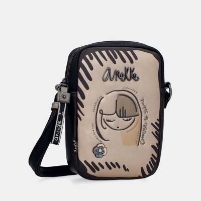 Bolsa tiracolo pequena bege e preta com desenho de menina e texto Anoké