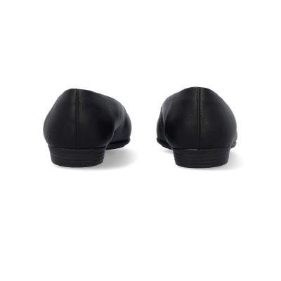 Sapatilhas pretas em couro, vista traseira