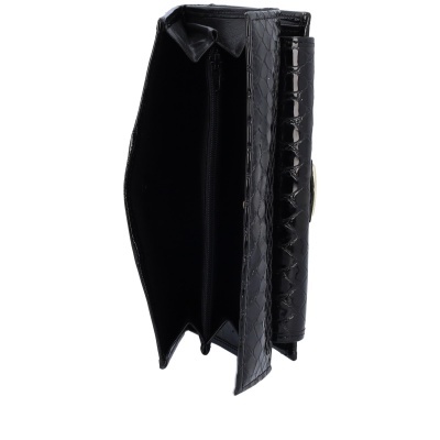 Carteira preta textura pele de crocodilo com fecho e compartimentos