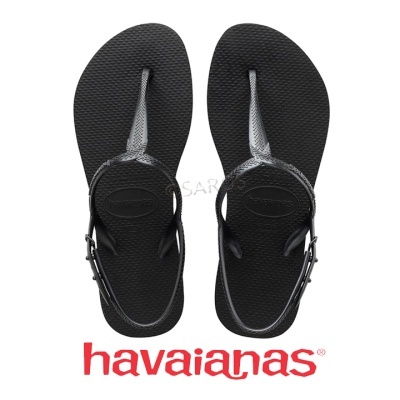 Chinelos pretos Havaianas com tiras finas e fecho lateral