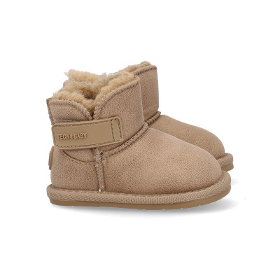 Botas infantis bege com interior peludo e etiqueta TECNOBABY