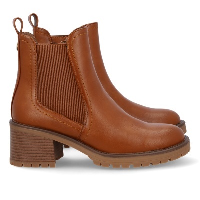 Botas chelsea castanhas com salto médio e elástico lateral.