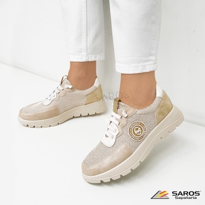 Ténis femininos bege de tecido e camurça com sola branca e atacadores, usados