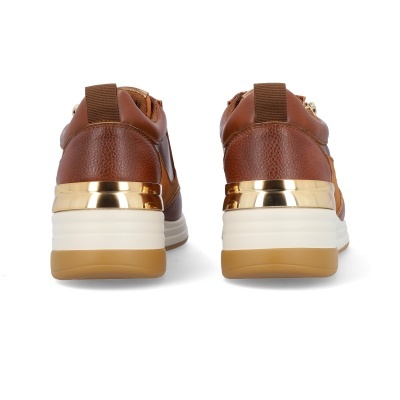 Sapatilhas castanhas com sola branca e detalhe dourado