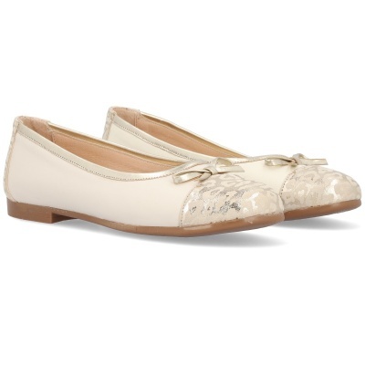 Sapatilhas femininas bege com bico animal print dourado e laço