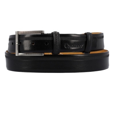 Cinto de couro preto com fivela metálica prateada e marca Cavalinho gravada