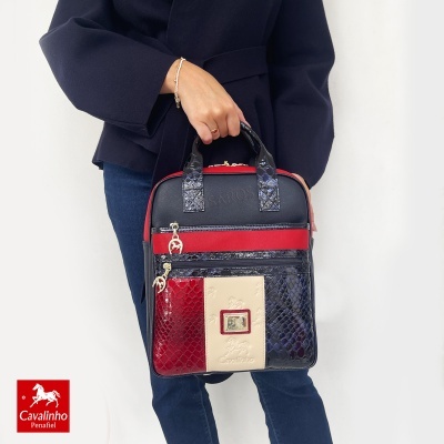 Mala de mão Cavalinho vermelha, bege e azul com padrão de cobra e fechos dourados