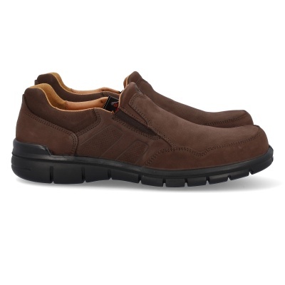Sapatos castanhos escuros em pele com sola preta