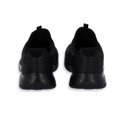 Sapatilhas pretas vistas de trás com sola preta