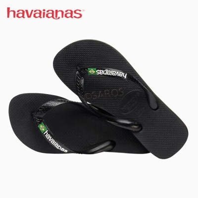 Chinelos Havaianas pretos com logótipo e bandeira do Brasil nas tiras.