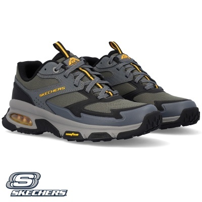 Tênis Skechers cinza e preto com detalhes amarelos e solado cloudfoam