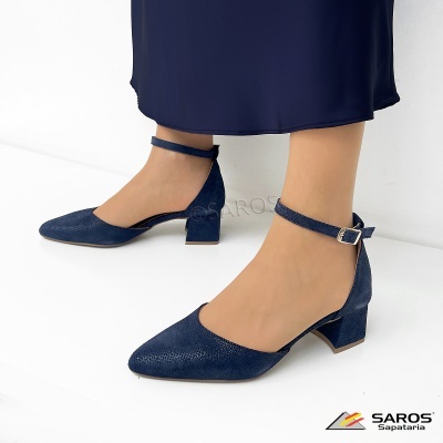 Sapatos femininos azul escuro com salto médio e tira no tornozelo