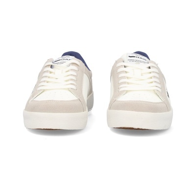 Sapatilhas brancas com detalhes em azul e bege, vista frontal