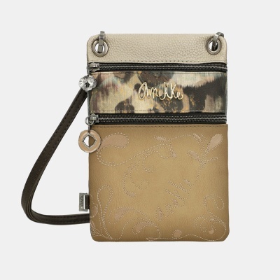 Mala de tiracolo bege e castanha com padrão animal print e fechos prateados