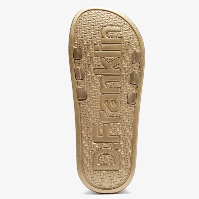 Sola dourada de calçado com o nome Franklin em relevo