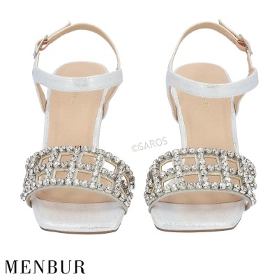 Sandálias femininas prata com pedras brilhantes e tira no tornozelo MENBUR