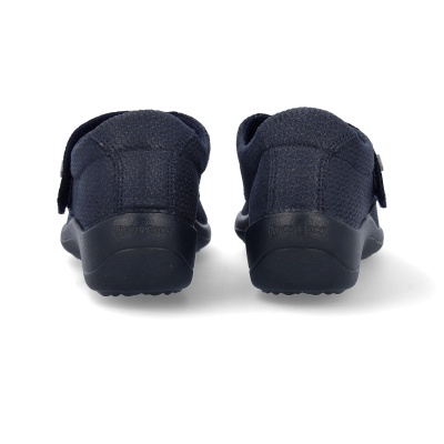 Sapatos mocassim azul escuro com sola preta e texto ARCOFLEX