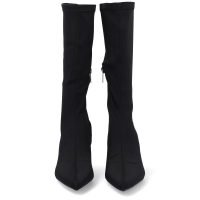 Botas pretas de cano alto com salto fino e fecho lateral