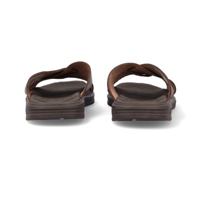 Chinelos castanhos com tiras cruzadas e sola ondulada em borracha