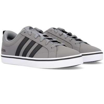 Ténis cinza e preto Adidas com riscas laterais e sola branca