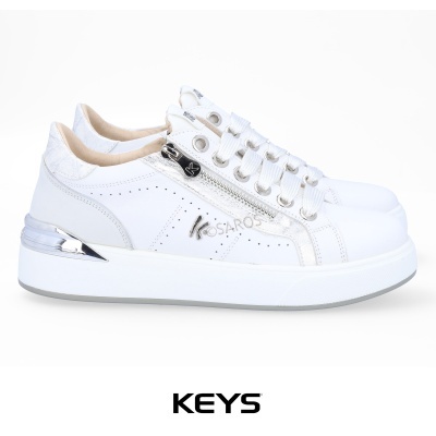 Ténis brancos KEYS com fecho de correr e detalhes prateados