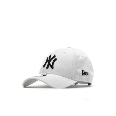 Boné branco com logo preto NY e logótipo New Era na lateral