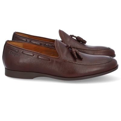 Mocassins castanhos de couro com lacinhos no topo