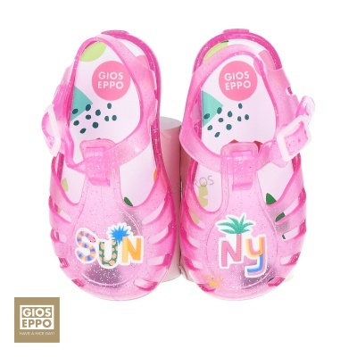 Sandálias cor-de-rosa translúcidas para criança com letras decorativas e fecho ajustável