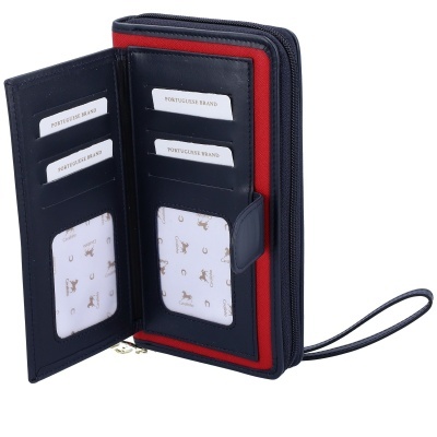 Carteira preta com detalhe vermelho e vários compartimentos para cartões