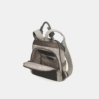 Mochila compacta bege e cinzenta com bolso frontal aberto e alças acolchoadas