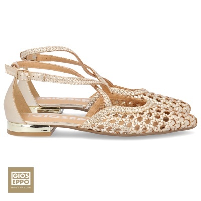 Sandálias rasas trançadas bege Gioseppo com fecho de fivela e detalhe em dourado