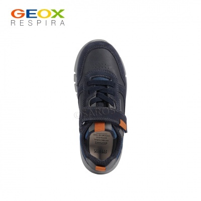 Sapato desportivo azul escuro Geox com atacadores pretos e tira laranja