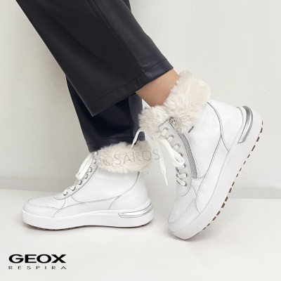 Botins brancos Geox com pêlo sintético e atacadores, com sola branca e detalhes prateados