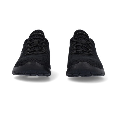 Sapatilhas pretas Skechers vistas de frente