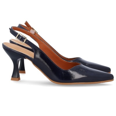 Sapatos de salto médio azul escuro tipo slingback de verniz com interior castanho
