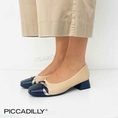 Sapatos bege e azul escuro com detalhes dourados e salto quadrado