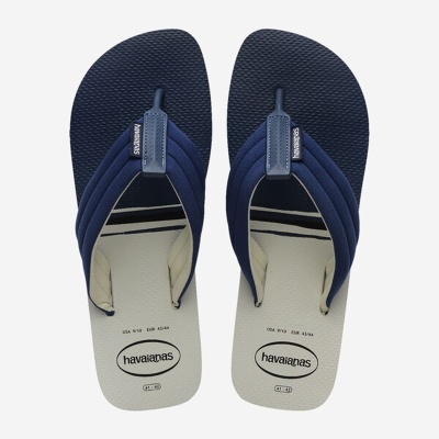 Chinelos Havaianas brancos e azuis com tiras acolchoadas e logo