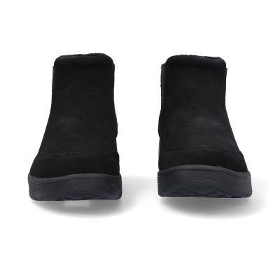 Botas pretas em camurça com sola preta