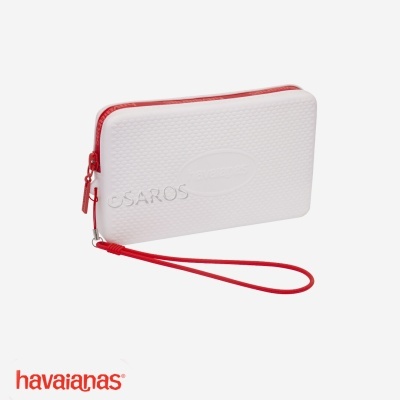 Carteira branca com fecho e alça vermelha com marca havaianas